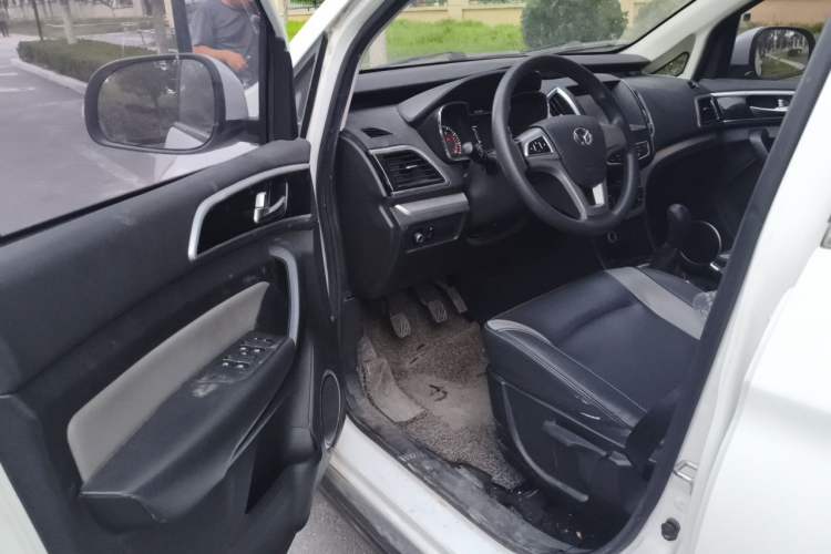 Used HYOSOW H3 2015 1.5L manual luxury version Driver Seat