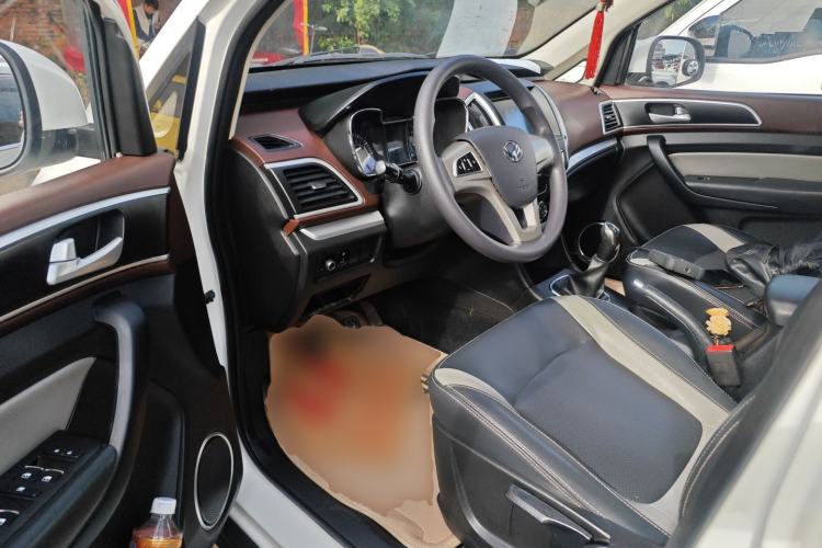 Used HYOSOW H3 2015 1.5L manual Comfort trim level Driver Seat