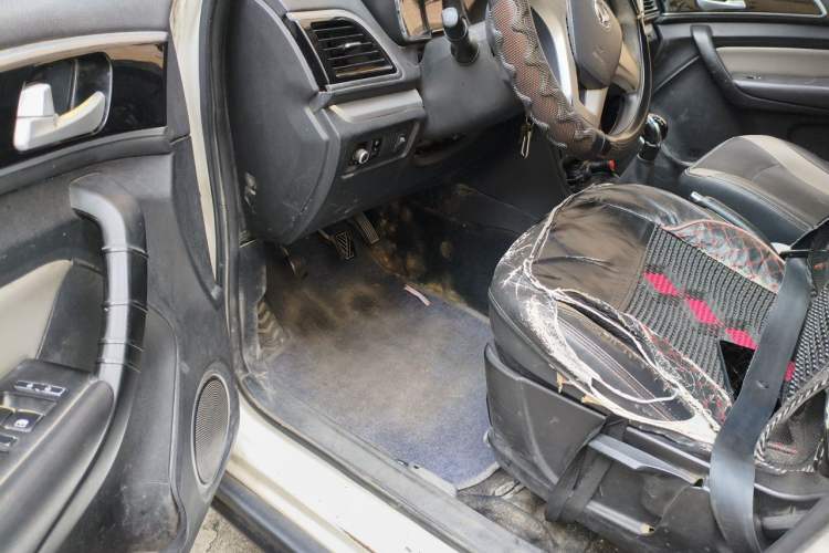Used HYOSOW H3 2015 1.5L manual luxury version Driver Seat