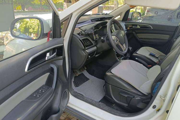 Used HYOSOW H3 2015 1.5L manual luxury version Driver Seat