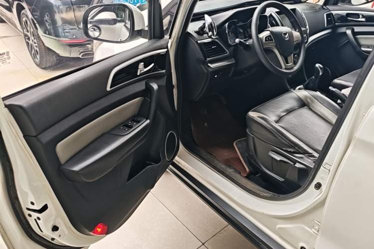 Used HYOSOW H3 2015 1.5L manual luxury version Driver Seat