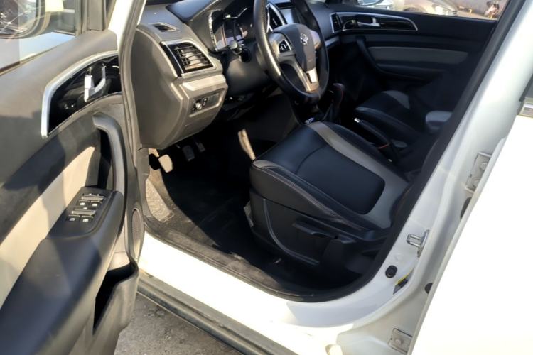 Used HYOSOW H3 2015 1.5L manual Comfort trim level Driver Seat