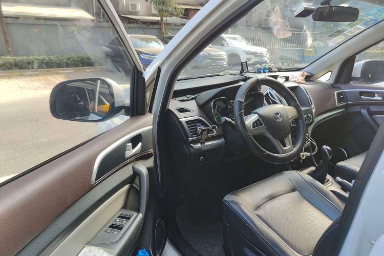 Used HYOSOW H3 2015 1.5L manual Comfort trim level Driver Seat