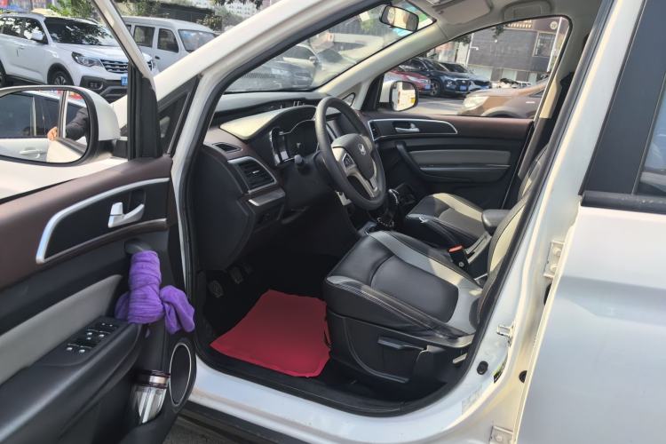 Used HYOSOW H3 2015 1.5L manual Comfort trim level Driver Seat