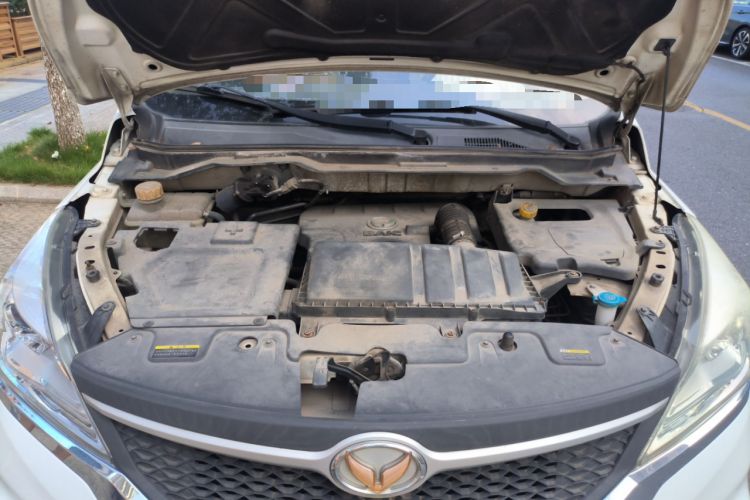 Used HYOSOW H3 2015 1.5L manual luxury version Engine Bay