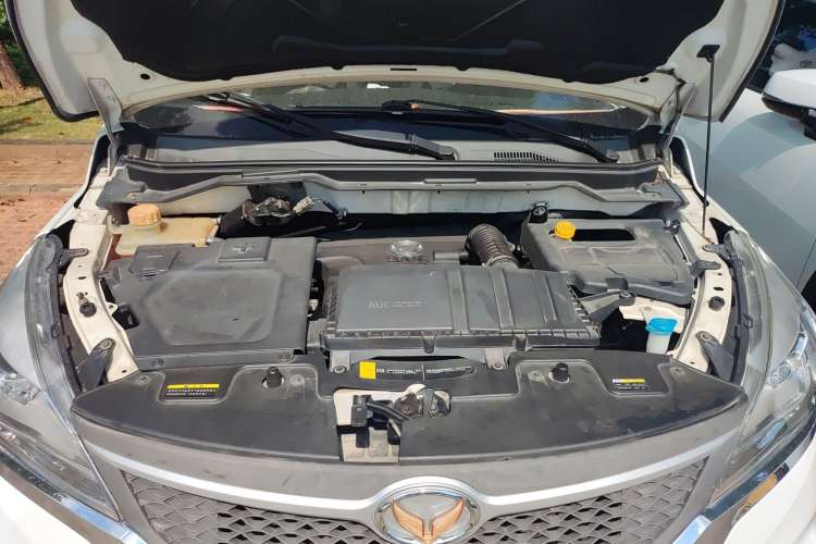 Used HYOSOW H3 2015 1.5L manual luxury version Engine Bay