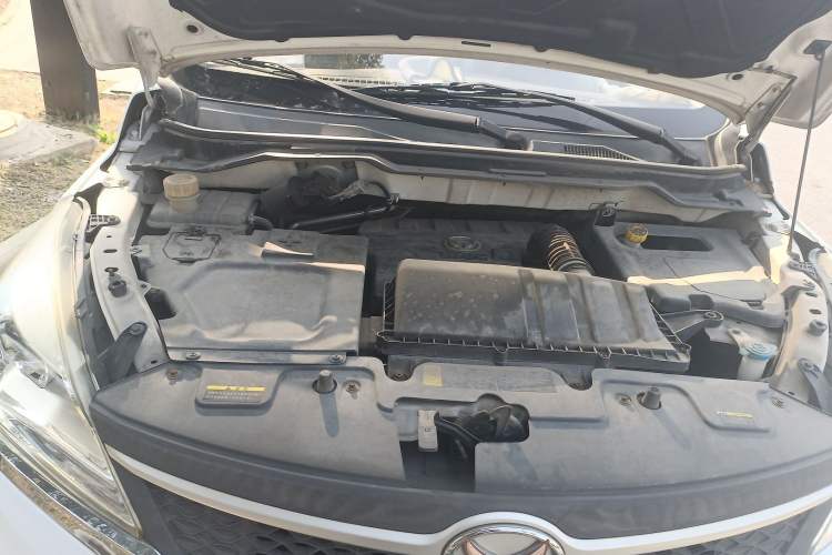 Used HYOSOW H3 2015 1.5L manual Comfort trim level Engine Bay