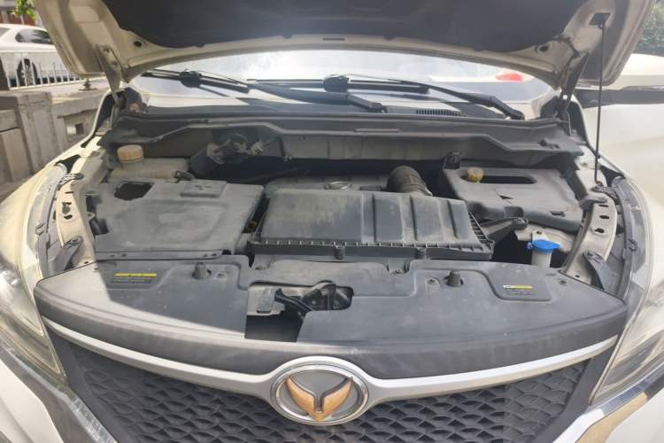 Used HYOSOW H3 2015 1.5L manual Comfort trim level Engine Bay