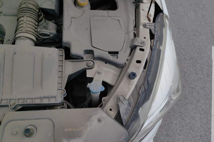 Used HYOSOW H3 2015 1.5L manual luxury version Engine Bay Left
