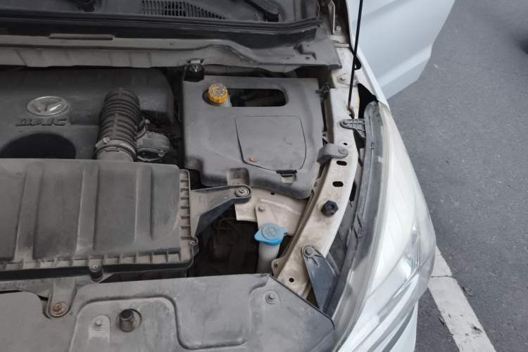 Used HYOSOW H3 2015 1.5L manual luxury version Engine Bay Left