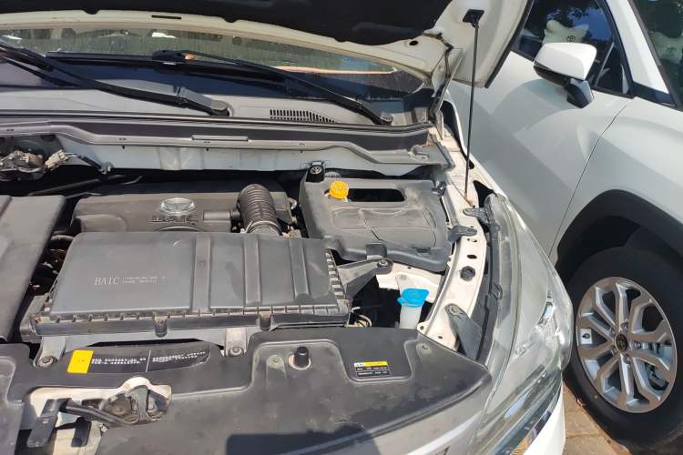 Used HYOSOW H3 2015 1.5L manual luxury version Engine Bay Left