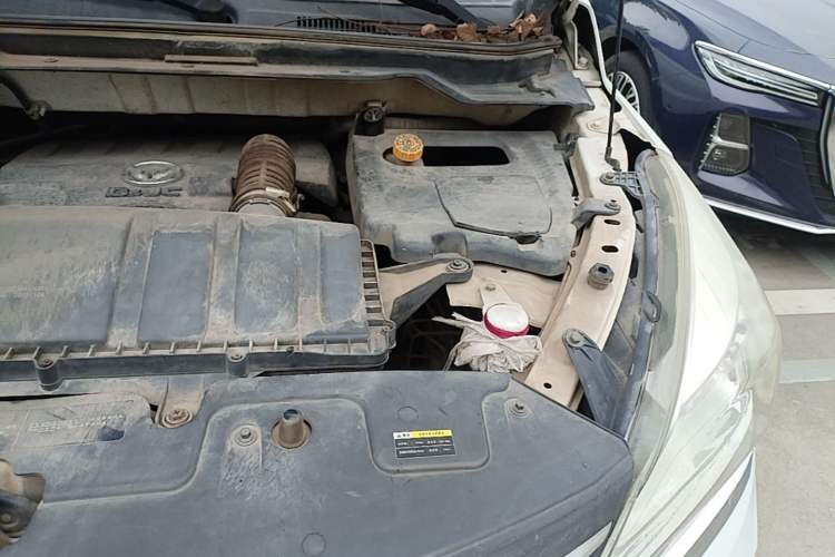 Used HYOSOW H3 2015 1.5L manual Comfort trim level Engine Bay Left