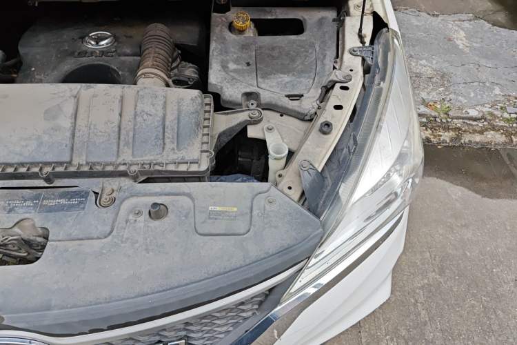 Used HYOSOW H3 2015 1.5L manual Comfort trim level Engine Bay Left