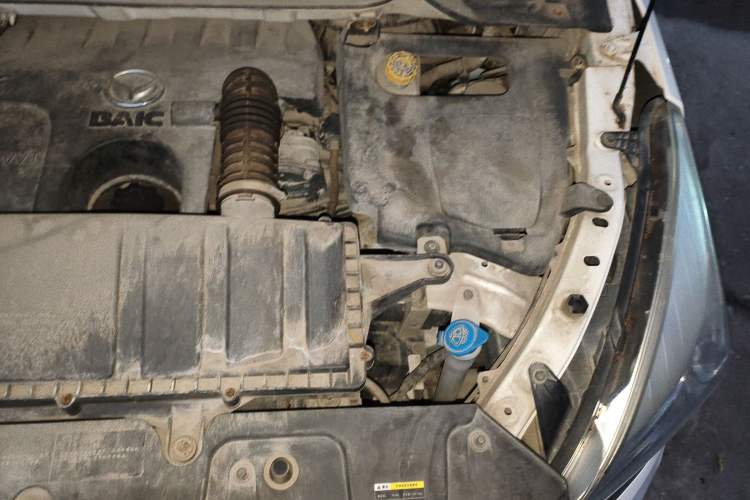 Used HYOSOW H3 2015 1.5L manual luxury version Engine Bay Left