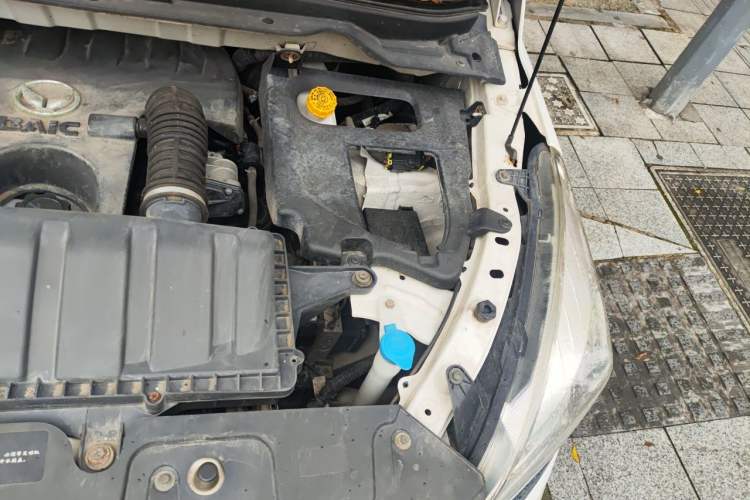 Used HYOSOW H3 2015 1.5L manual Comfort trim level Engine Bay Left
