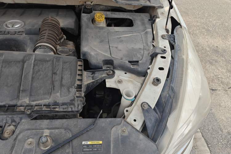 Used HYOSOW H3 2015 1.5L manual luxury version Engine Bay Left