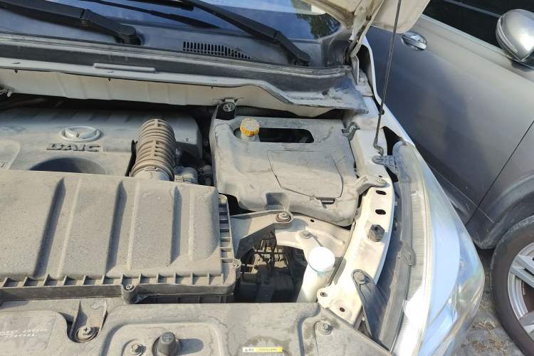 Used HYOSOW H3 2015 1.5L manual Comfort trim level Engine Bay Left