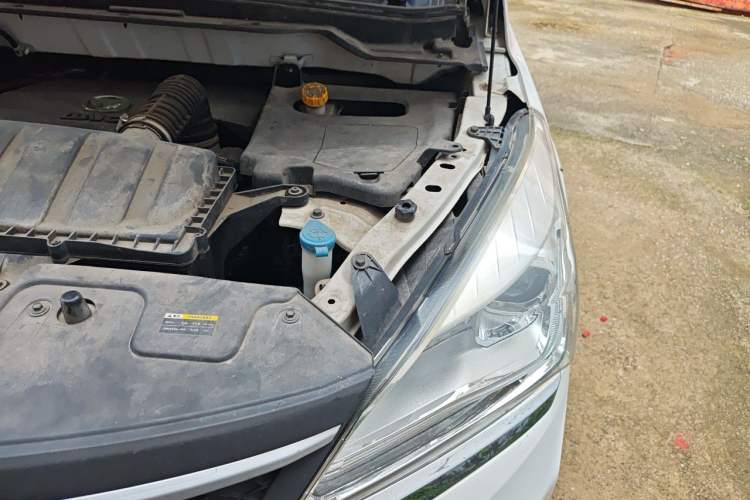 Used HYOSOW H3 2015 1.5L manual luxury version Engine Bay Left
