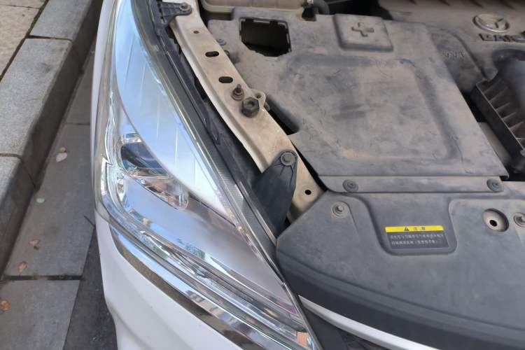 Used HYOSOW H3 2015 1.5L manual luxury version Engine Bay Right