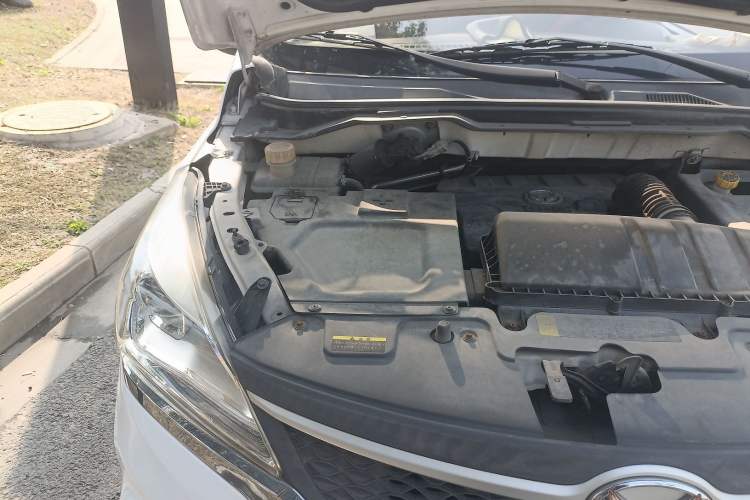 Used HYOSOW H3 2015 1.5L manual Comfort trim level Engine Bay Right