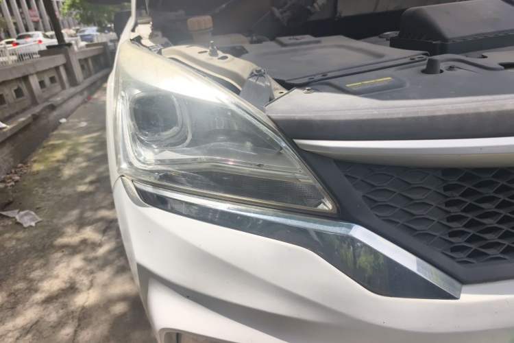 Used HYOSOW H3 2015 1.5L manual Comfort trim level Engine Bay Right