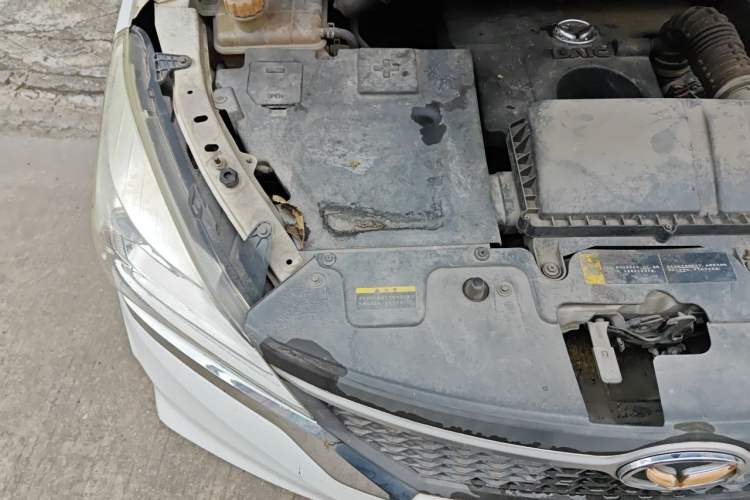 Used HYOSOW H3 2015 1.5L manual Comfort trim level Engine Bay Right