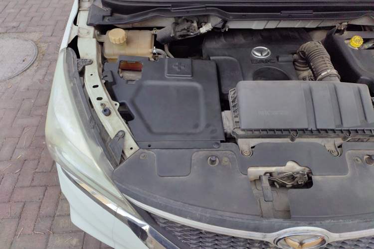 Used HYOSOW H3 2015 1.5L manual Comfort trim level Engine Bay Right