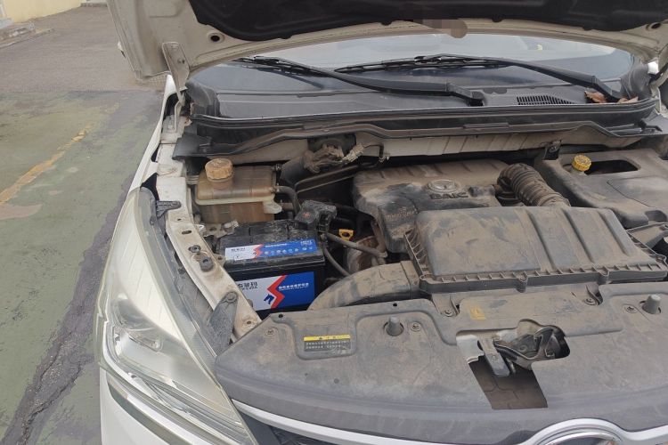 Used HYOSOW H3 2015 1.5L manual luxury version Engine Bay Right