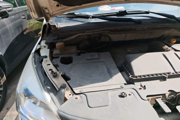 Used HYOSOW H3 2015 1.5L manual luxury version Engine Bay Right