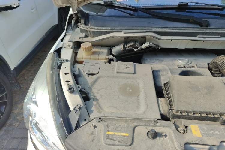 Used HYOSOW H3 2015 1.5L manual Comfort trim level Engine Bay Right