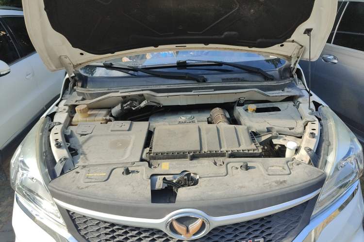 Used HYOSOW H3 2015 1.5L manual Comfort trim level Engine Bay