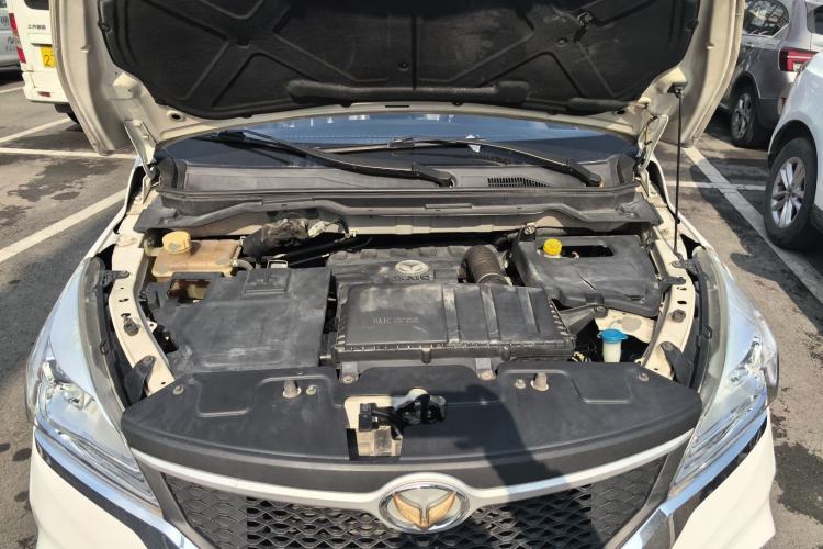 Used HYOSOW H3 2015 1.5L manual Comfort trim level Engine Bay