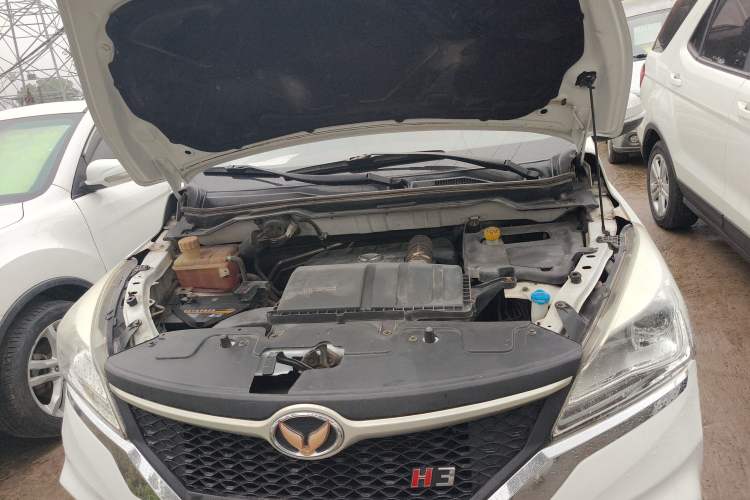 Used HYOSOW H3 2015 1.5L manual luxury version Engine Bay