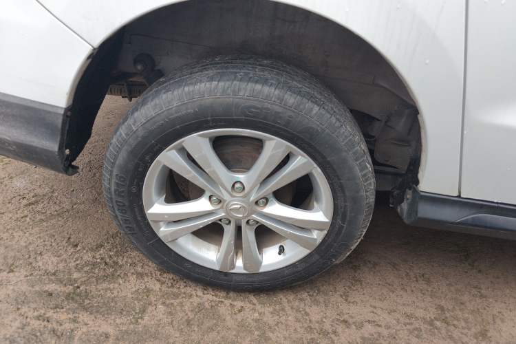 Used HYOSOW H3 2015 1.5L manual luxury version Exterior 8