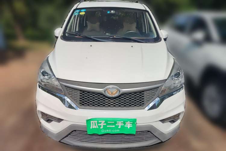 Used HYOSOW H3 2015 1.5L manual luxury version Front