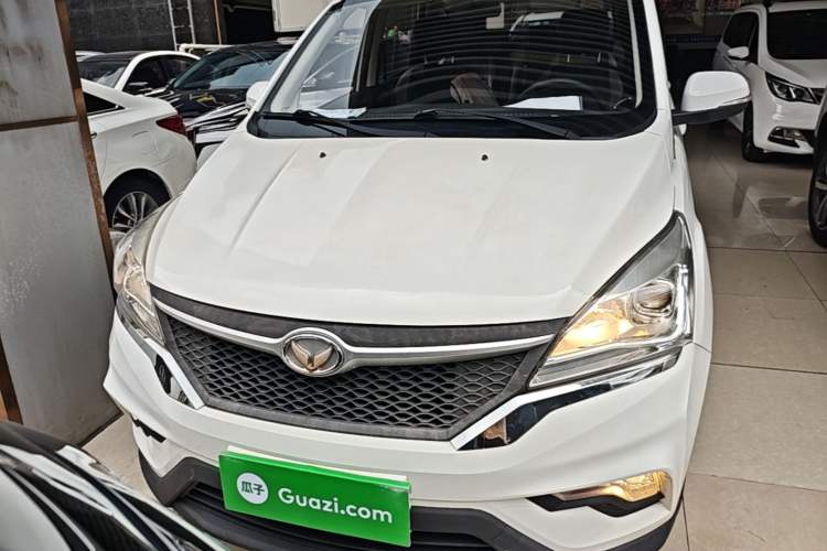 Used HYOSOW H3 2015 1.5L manual luxury version Front