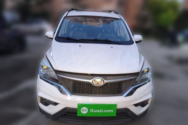 Used HYOSOW H3 2015 1.5L manual luxury version Front