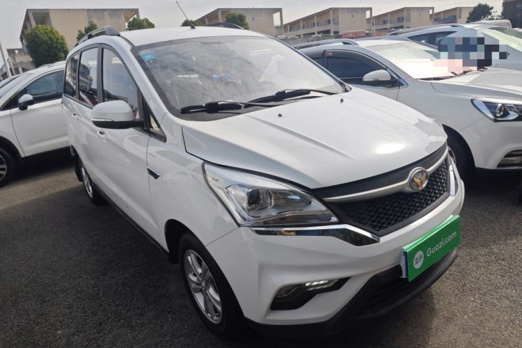 Used HYOSOW H3 2015 1.5L manual Comfort trim level Front Right 45 Deg