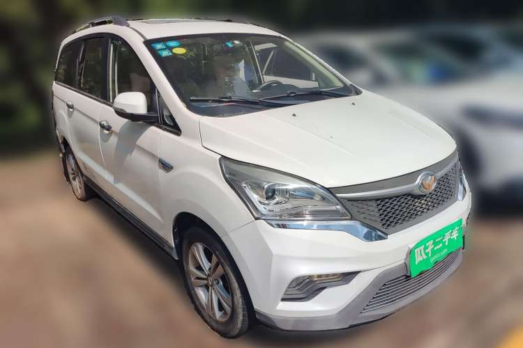Used HYOSOW H3 2015 1.5L manual luxury version Front Right 45 Deg