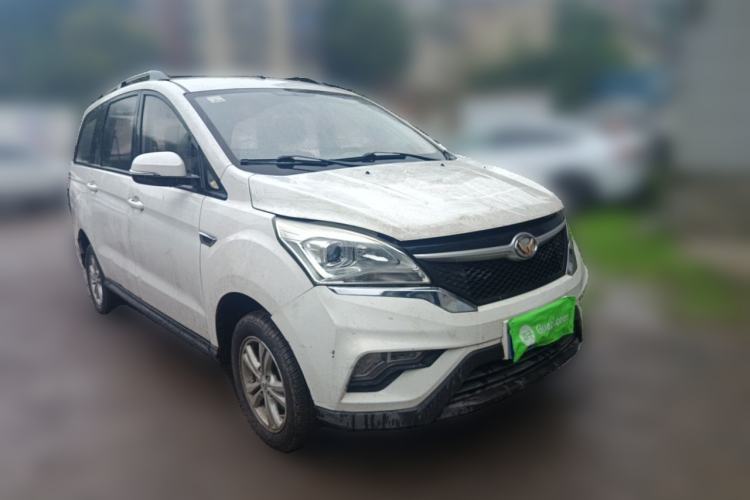 Used HYOSOW H3 2015 1.5L manual Comfort trim level Front Right 45 Deg