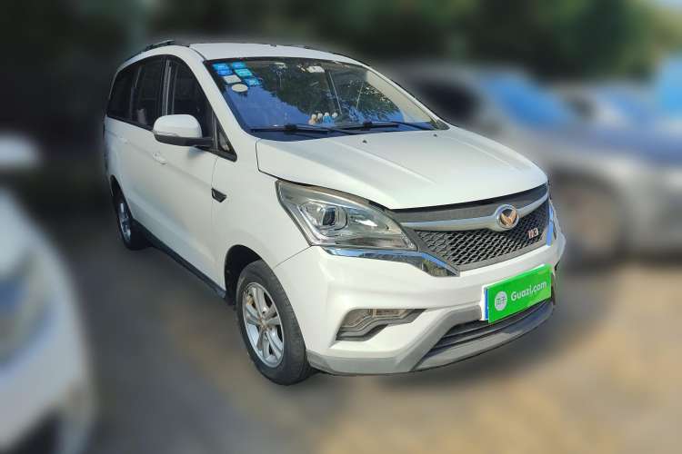 Used HYOSOW H3 2015 1.5L manual Comfort trim level Front Right 45 Deg