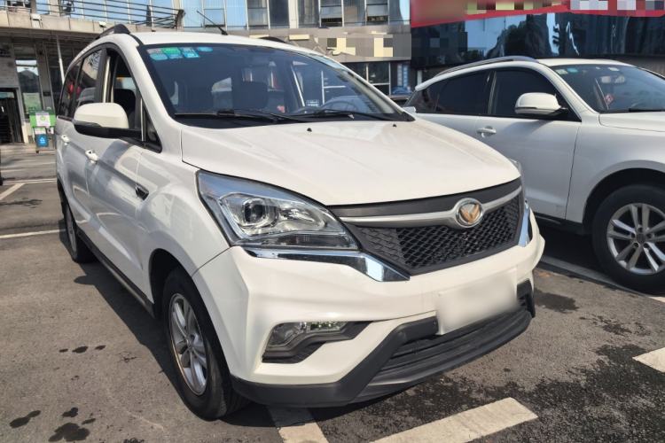 Used HYOSOW H3 2015 1.5L manual Comfort trim level Front Right 45 Deg