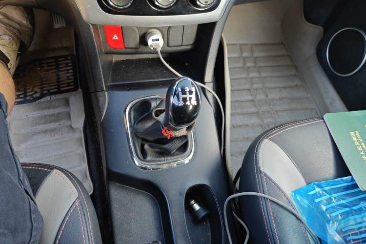 Used HYOSOW H3 2015 1.5L manual Comfort trim level Gear Lever