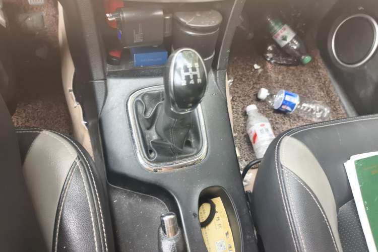 Used HYOSOW H3 2015 1.5L manual Comfort trim level Gear Lever