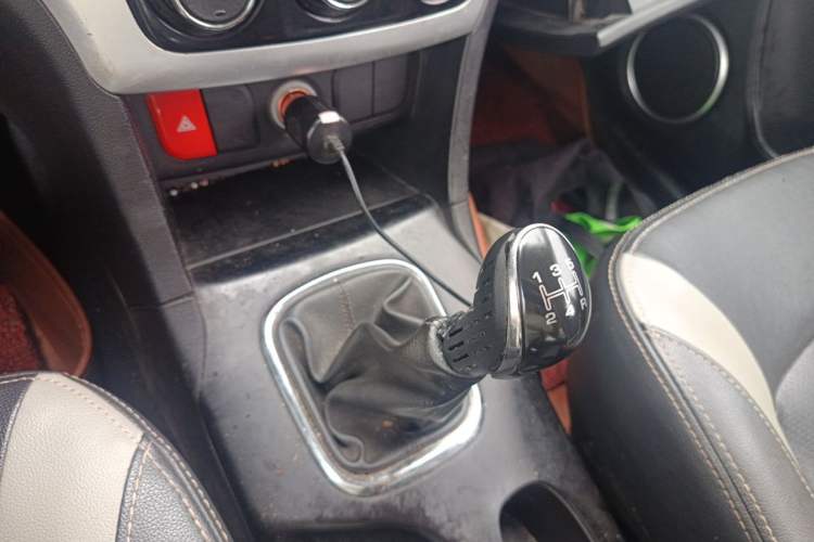 Used HYOSOW H3 2015 1.5L manual Comfort trim level Gear Lever