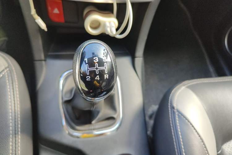 Used HYOSOW H3 2015 1.5L manual Comfort trim level Gear Lever
