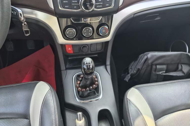 Used HYOSOW H3 2015 1.5L manual Comfort trim level Gear Lever