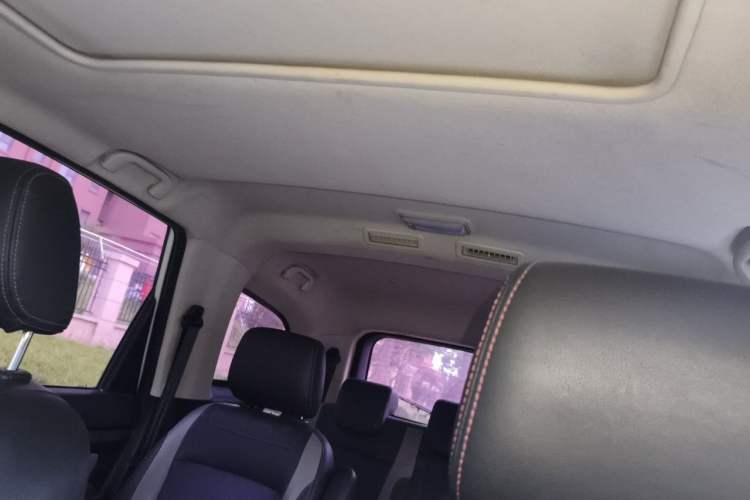 Used HYOSOW H3 2015 1.5L manual luxury version Headliner