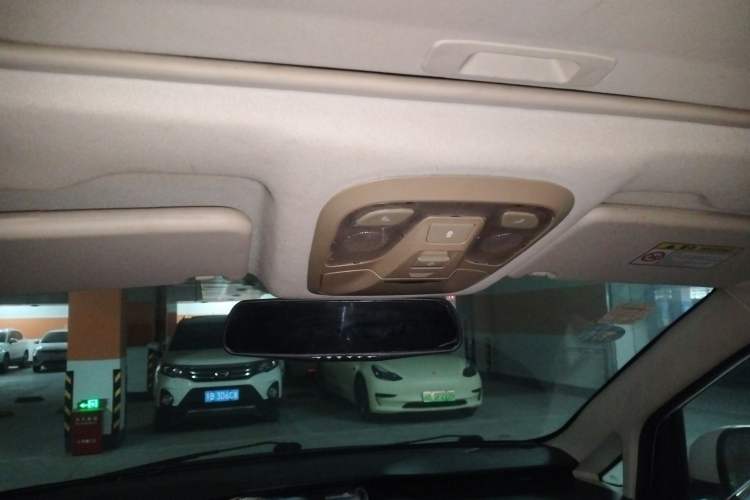 Used HYOSOW H3 2015 1.5L manual luxury version Headliner