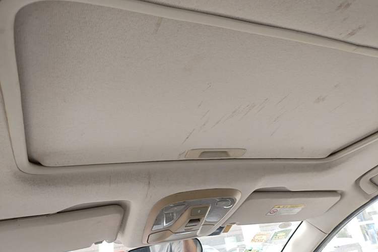 Used HYOSOW H3 2015 1.5L manual Comfort trim level Headliner